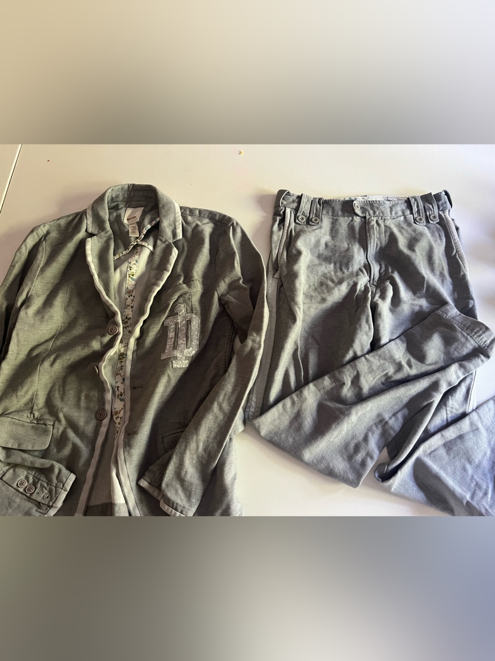 Diesel XL grey suit. Size 33 pants. Like new.